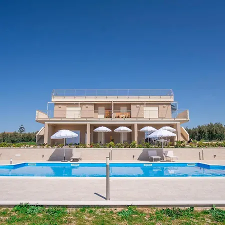 Adele Con Piscina Privata Vicino Tropea - Per 16 Persone Casa de Férias *