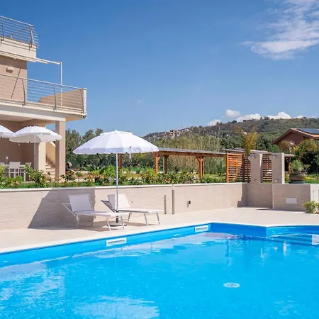 Casa de Férias Adele Con Piscina Privata Vicino Tropea - Per 16 Persone Torre Marino