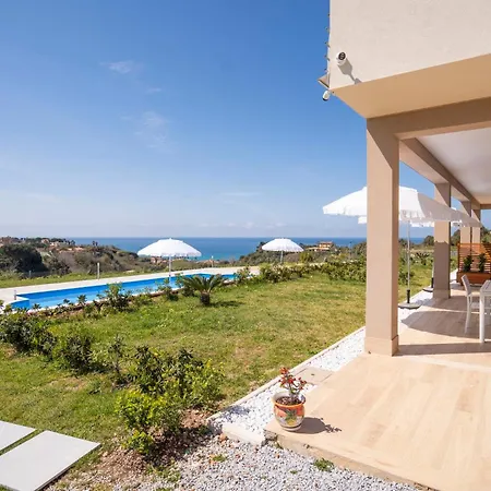 Adele Con Piscina Privata Vicino Tropea - Per 16 Persone Casa de Férias